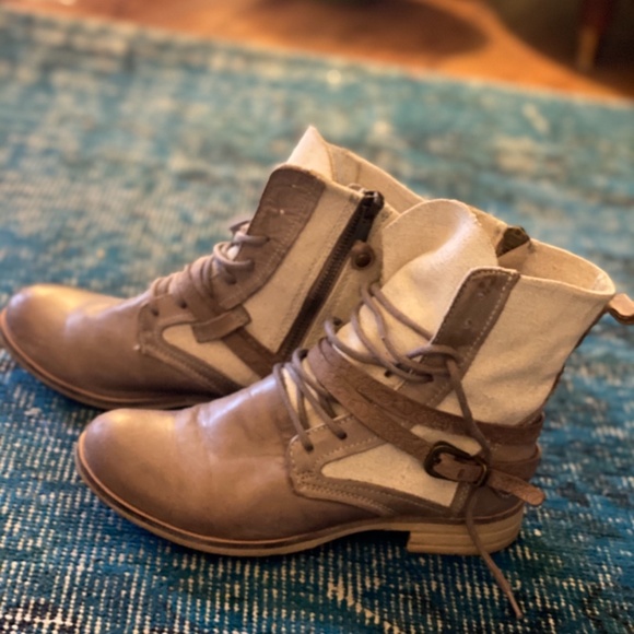 BUNKER LACE UP ANKLE BOOTS Only Worn once - Picture 2 of 6